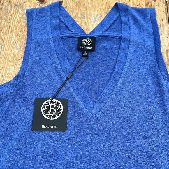 Bodeau sleeveless shirt, V-neck front, V-neck back with a slight ruffle - Picture 3 of 7